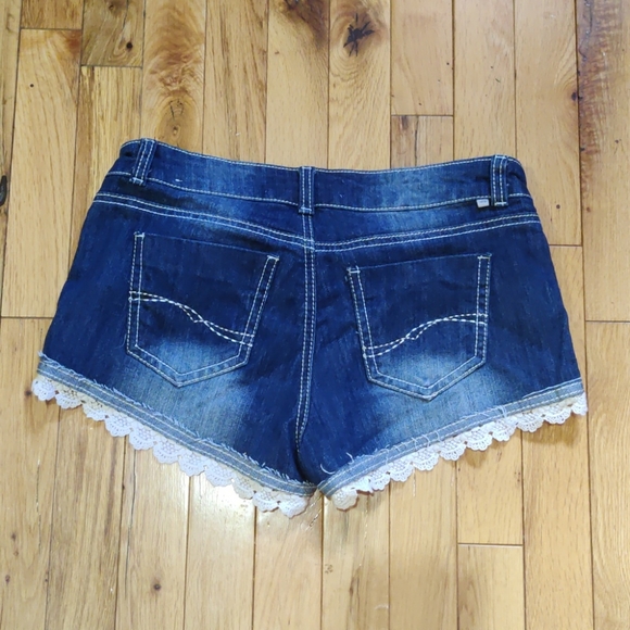 Almost famous jean shorts - Picture 3 of 3